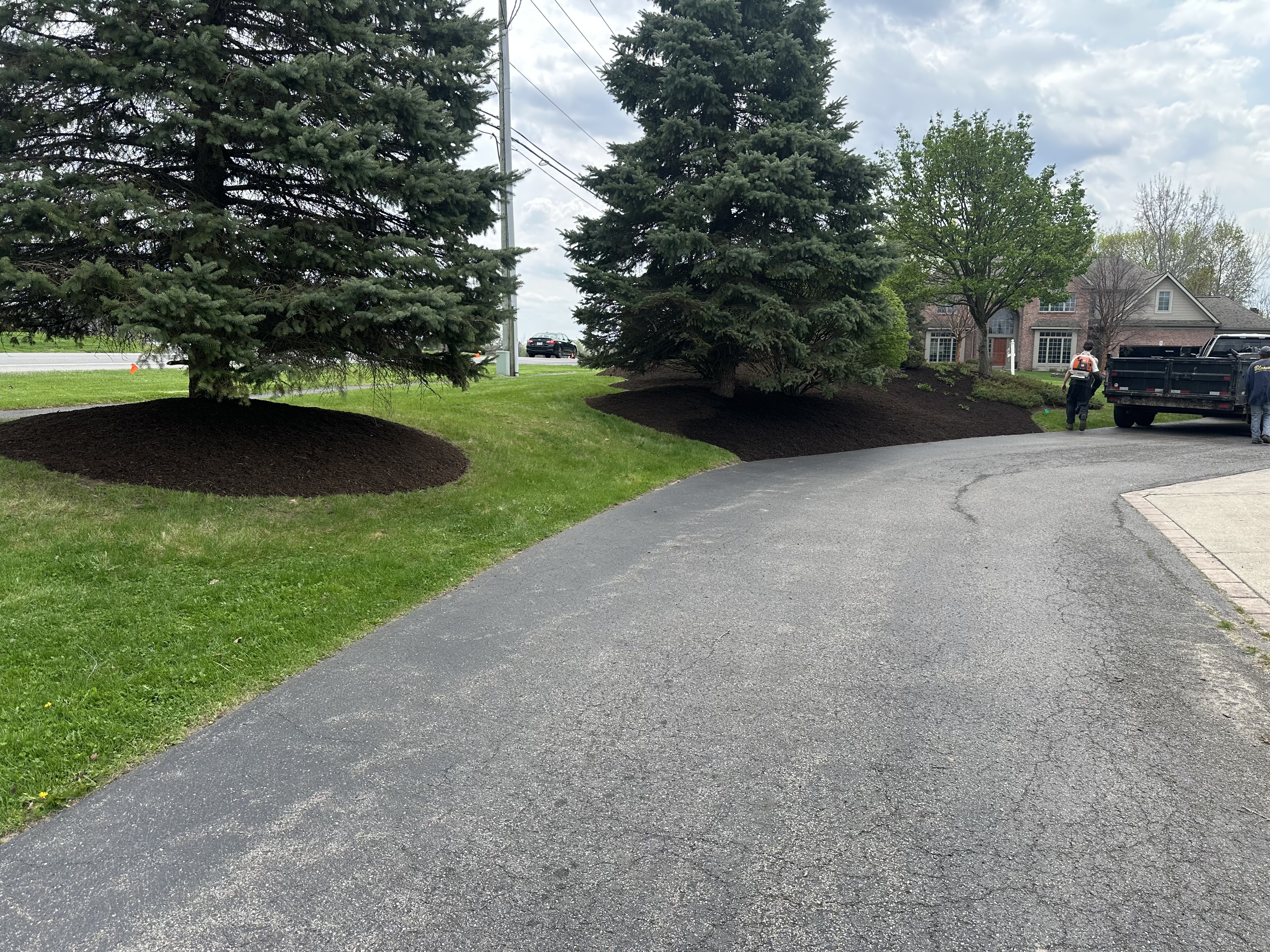 2025 mulch refresh photo 1